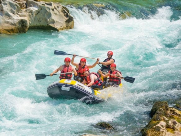 River rafting in Rishikesh on the Ganga with group navigating rapids