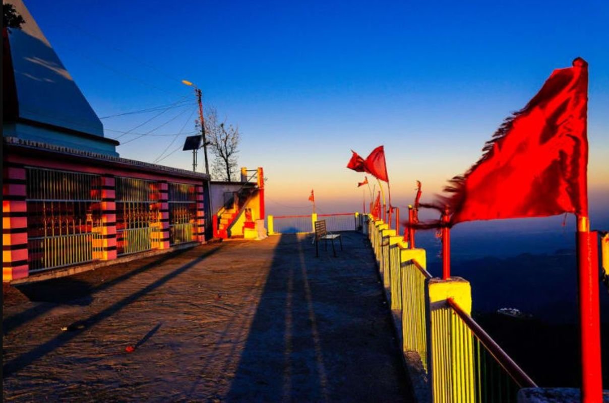 Kunjapuri Devi Temple near Rishikesh situated on a hilltop with panoramic Himalayan views and a peaceful spiritual setting