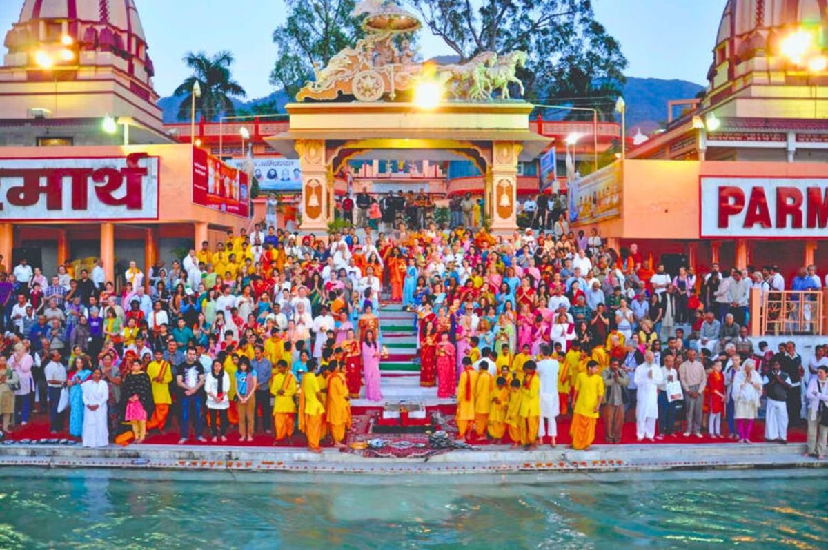 Parmarth Niketan Temple in Rishikesh located along the Ganga with peaceful ashram surroundings and spiritual ambiance