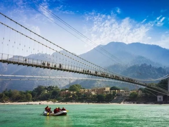 Ram Jhula suspension bridge in Rishikesh connecting the Swarg Ashram area